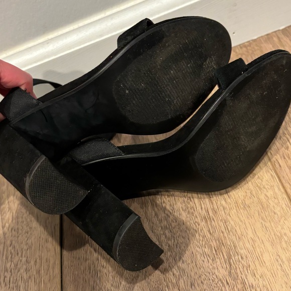 Steven Madden Celebrate Suede Block Heel Sandlas - Picture 5 of 6